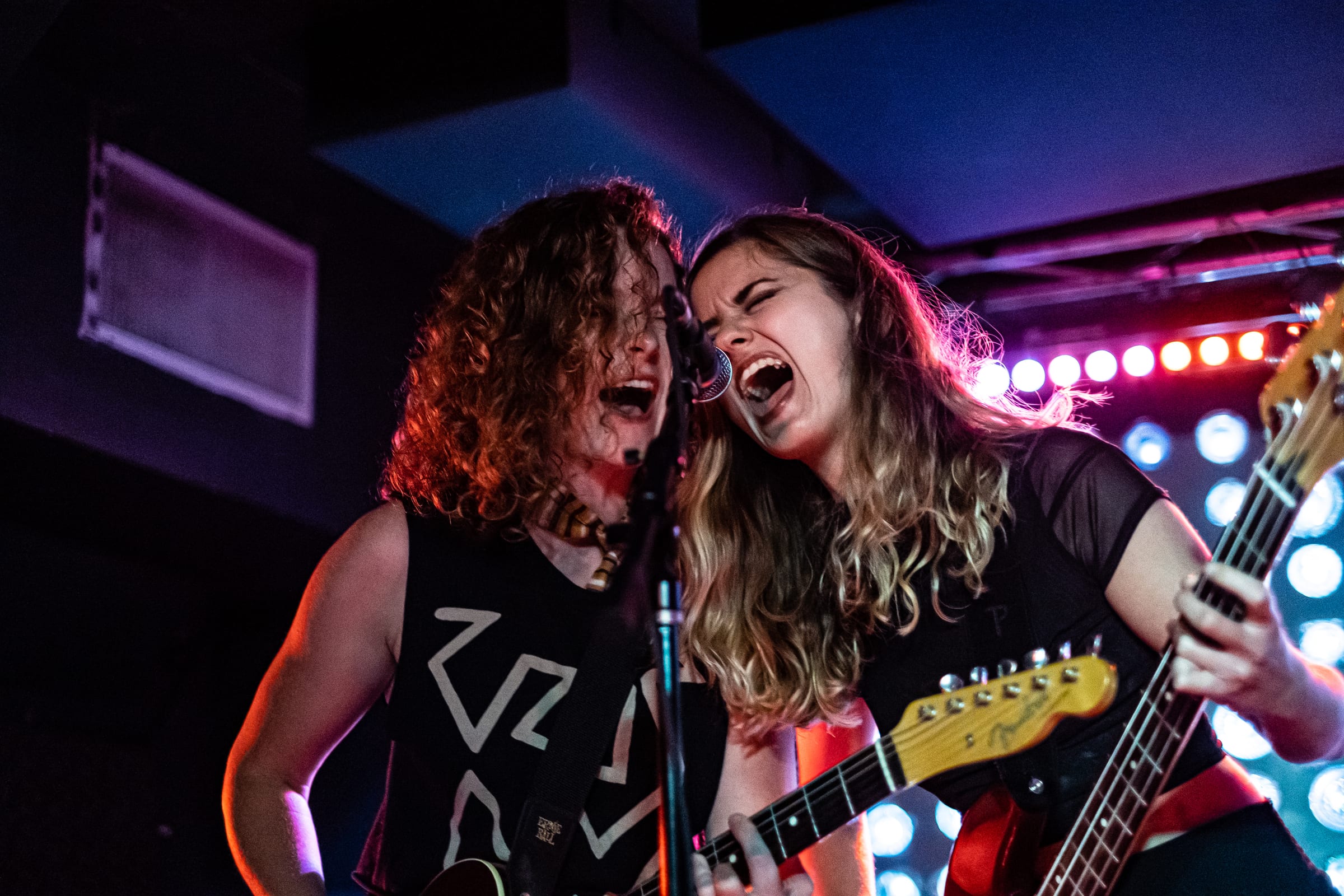 live-Johanna-and-Ashley-Vocals-John-Clouse-@thejohnburgundy