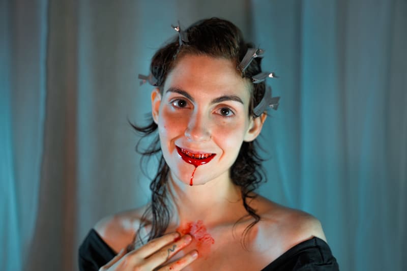 Medusa_AoTGr_blood-shoot_1