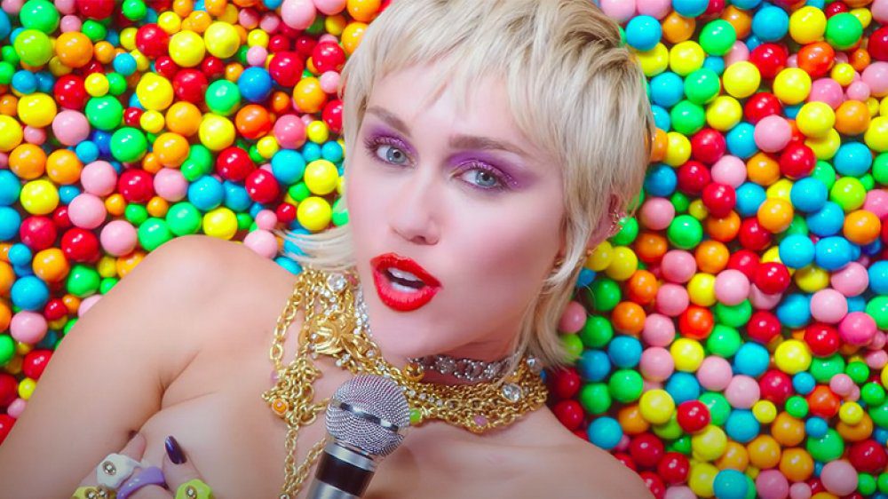 Miley Cyrus Finally Embraces Her Rock 'n' Roll Heart - The New York Times